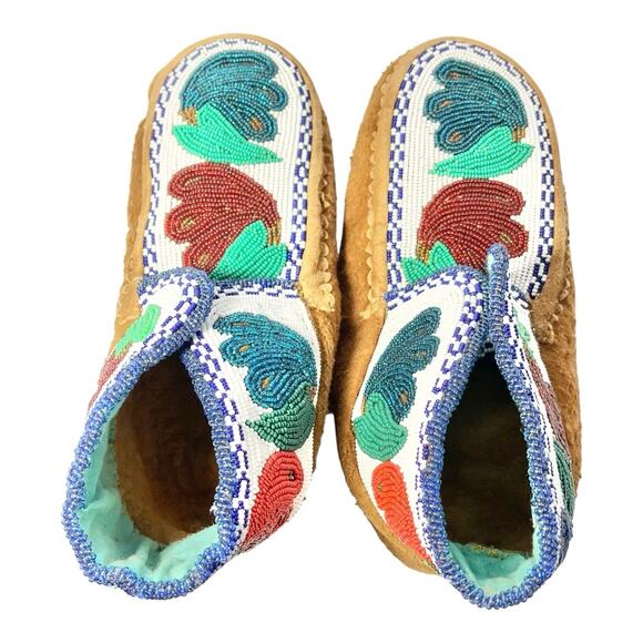 Vintage Handmade Native American Blue & Red Beaded Hide Moccasins Size 9.5 - Picture 1 of 11